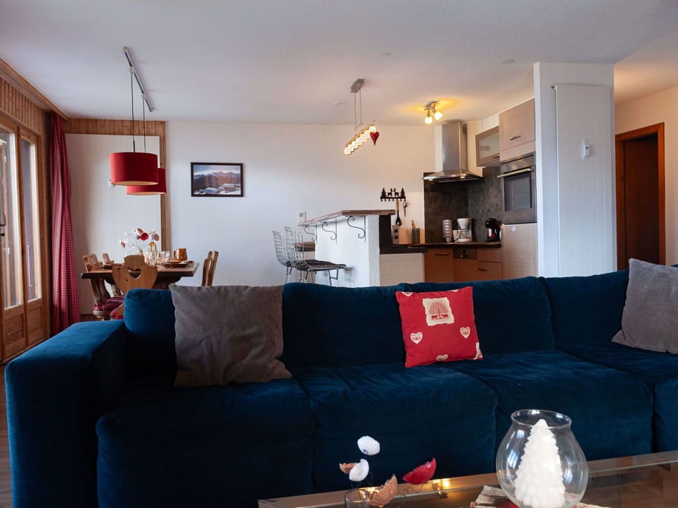 Couch, Furniture, Table, Picture Frame, Lighting, Interior Design, Wood, Living Room, Studio Couch, Floor