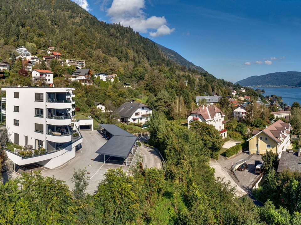 Sky, Cloud, Daytime, Property, Building, Mountain, Tree, Vegetation, House, Plant