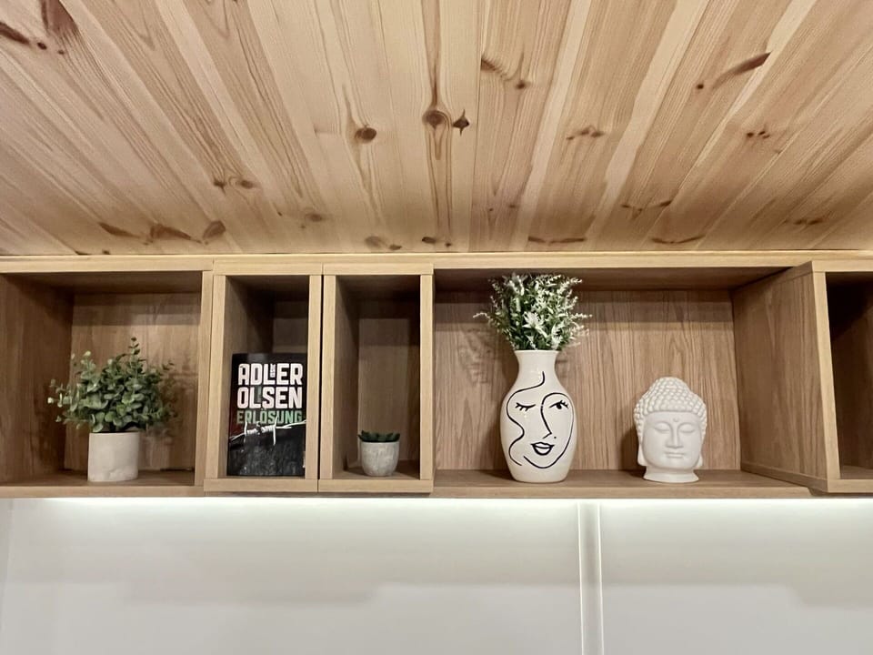 Plant, Flowerpot, Houseplant, Vase, Wood, Flower, Window, Wall, Flooring, Line