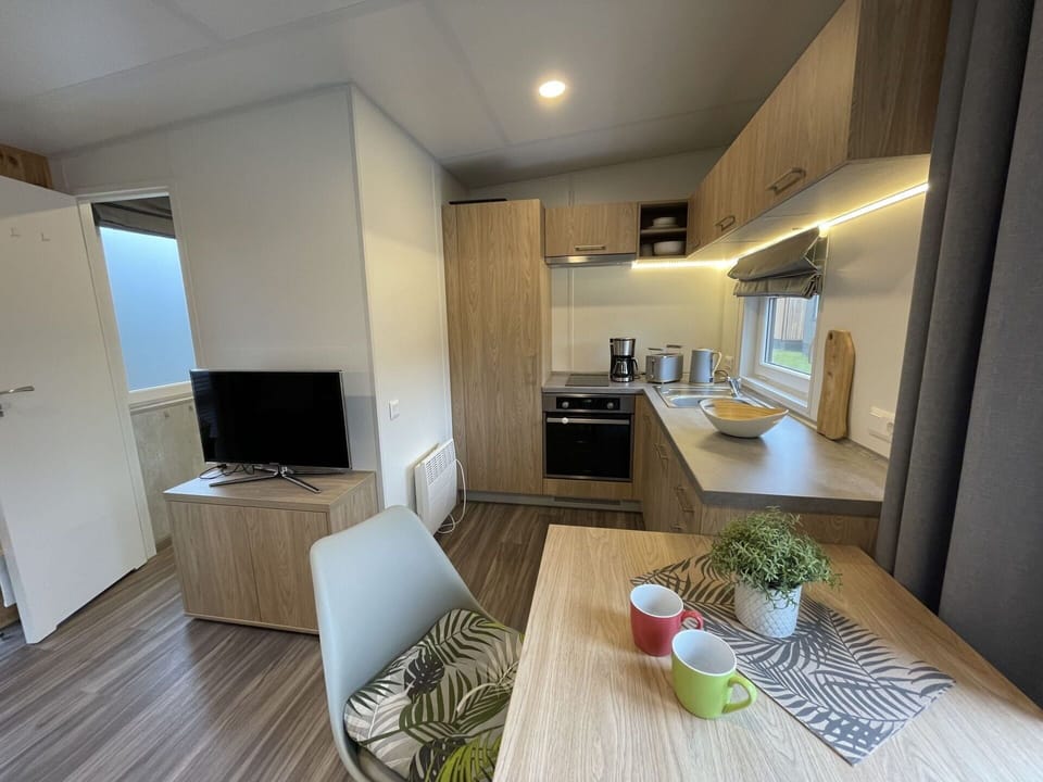Table, Furniture, Building, Couch, Wood, Comfort, Living Room, Flooring, Interior Design, Floor