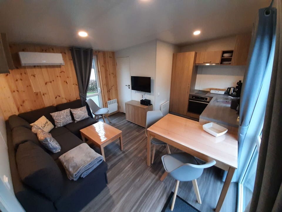 Table, Furniture, Couch, Building, Chair, Comfort, Wood, Picture Frame, Interior Design, Floor