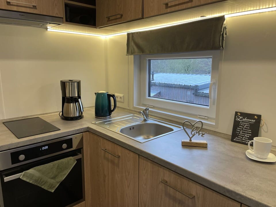 Cabinetry, Countertop, Tap, Plumbing Fixture, Kitchen Sink, Sink, Property, Furniture, Building, Kitchen