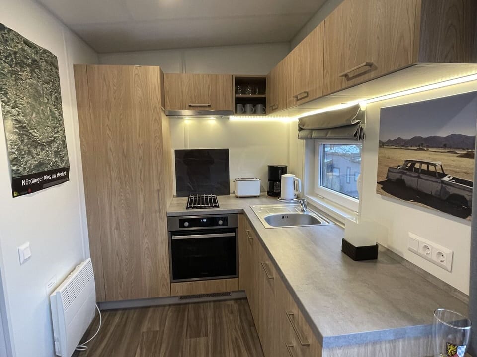 Cabinetry, Countertop, Kitchen Appliance, Kitchen, Home Appliance, Building, Wood, Kitchen Stove, Architecture, Interior Design