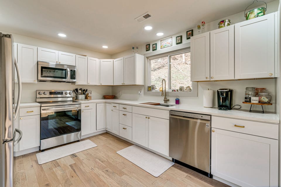Kitchen | Stainless Steel Appliances w/ Dishwasher