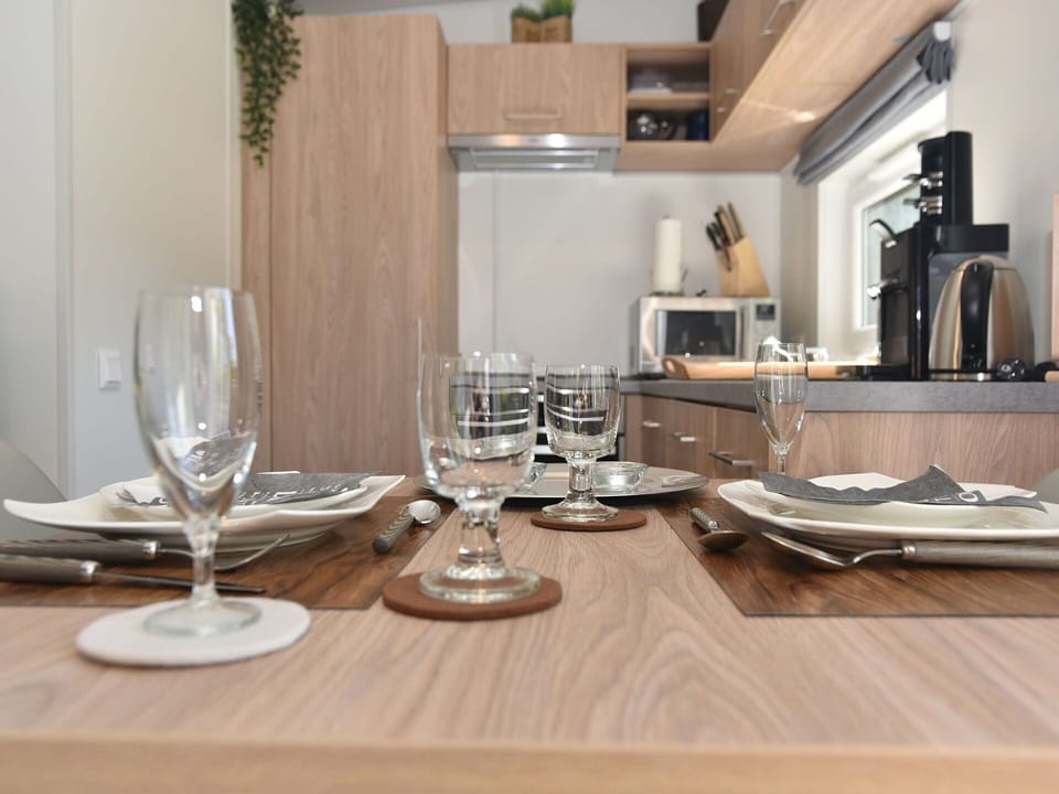 Tableware, Property, Furniture, Table, Dishware, Drinkware, Cabinetry, Wood, Kitchen Appliance, Stemware