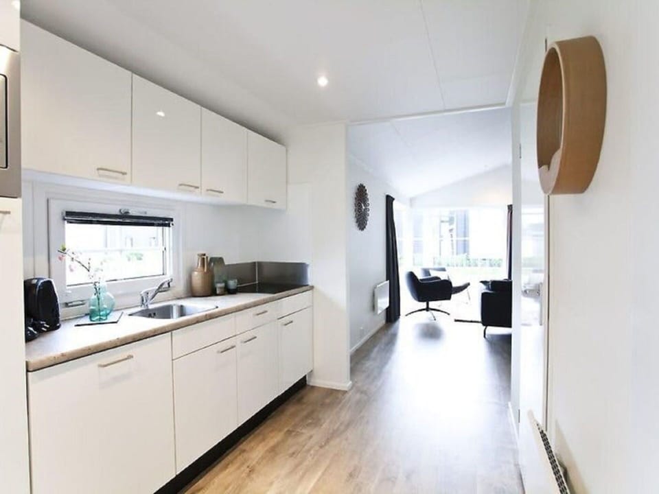 Cabinetry, Countertop, Building, Tap, Sink, Wood, Interior Design, Kitchen, Wall