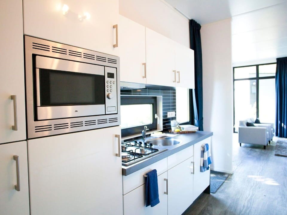 Cabinetry, Property, Window, Kitchen Stove, Countertop, Kitchen, Kitchen Appliance, Interior Design, Building, Home Appliance