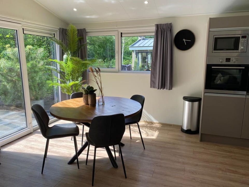 Plant, Property, Table, Furniture, Wood, Interior Design, Chair, Living Room, Shade, Floor