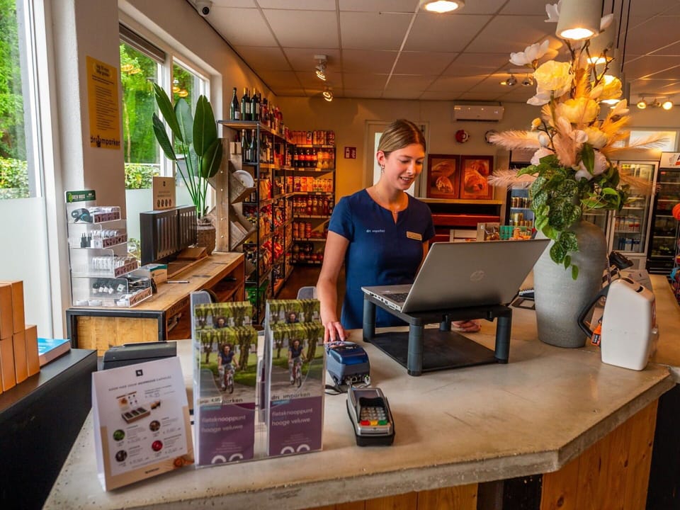 Plant, Cloud, Sky, Building, Daytime, Property, Tree, Azure, Grass, Urban Design