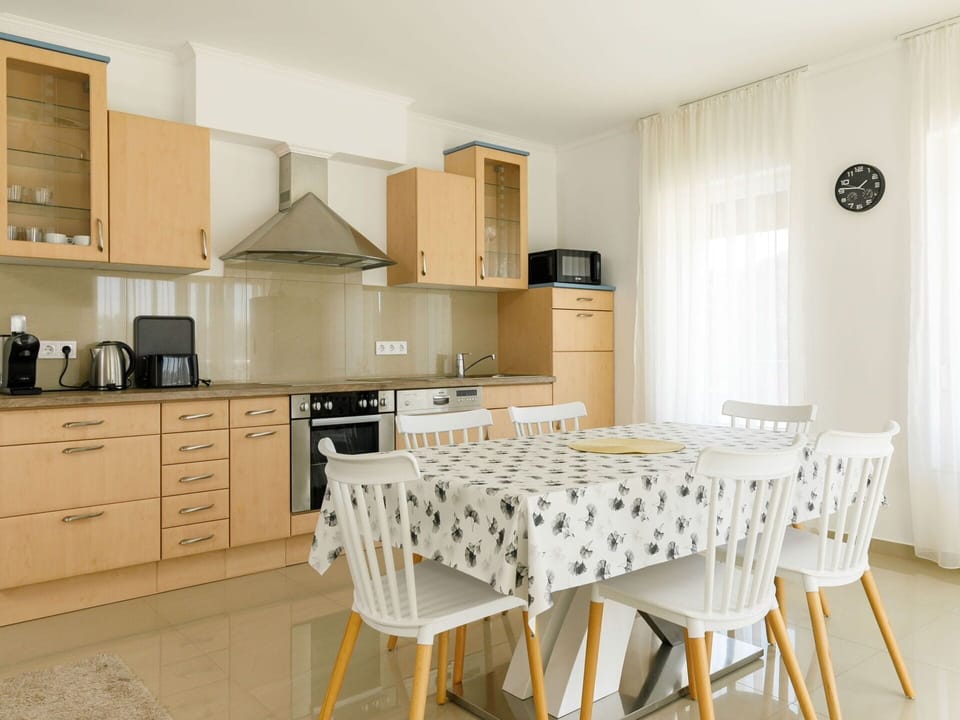Cabinetry, Furniture, Property, Countertop, Wood, Kitchen, Chair, Drawer, Kitchen Stove, Interior Design