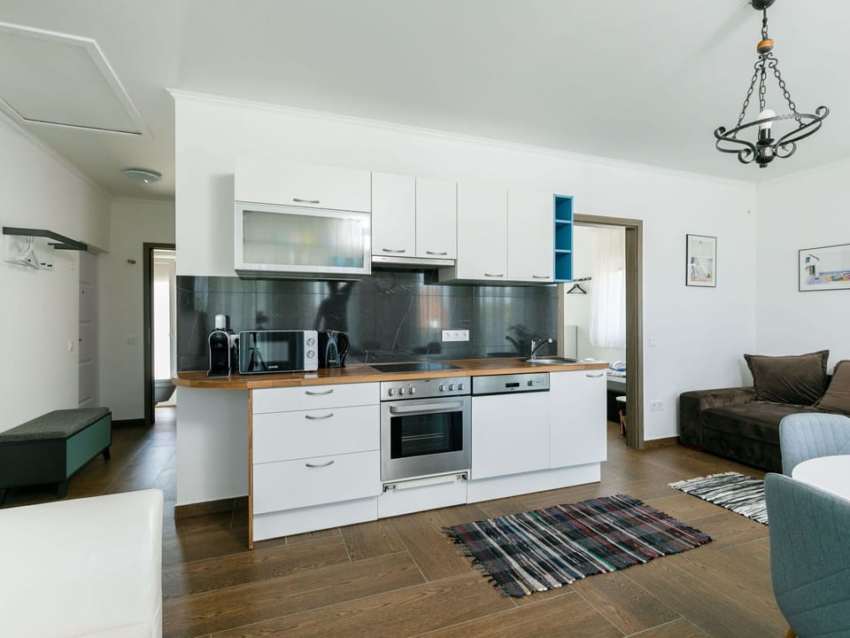 Cabinetry, Countertop, Furniture, Kitchen Stove, Building, Kitchen Appliance, Kitchen, Wood, Home Appliance, Lighting
