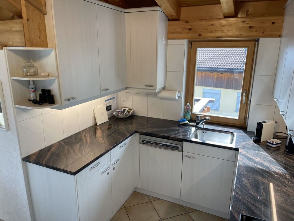 Cabinetry, Kitchen Sink, Property, Countertop, Sink, Kitchen Stove, Kitchen Appliance, Tap, Kitchen, Window