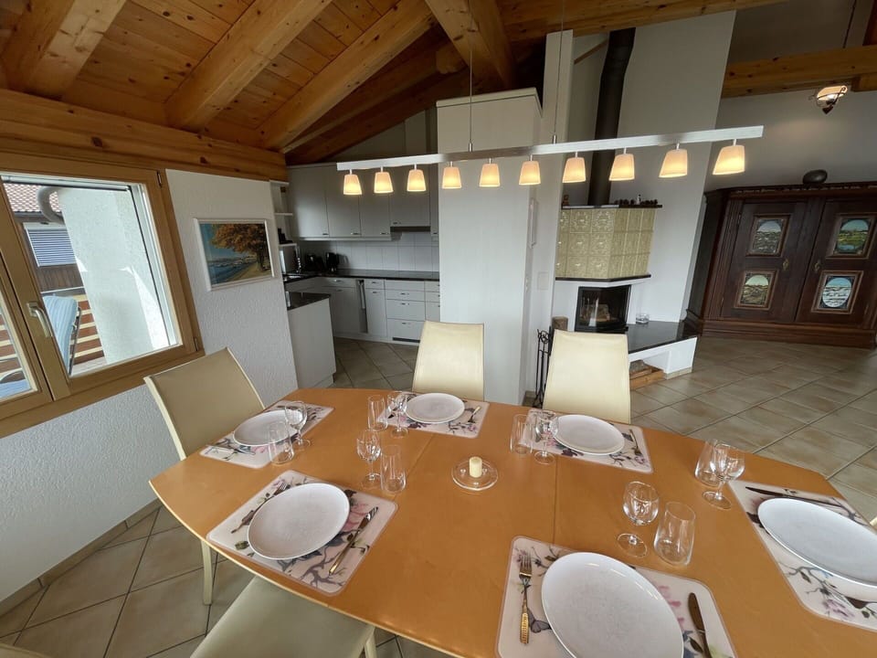 Table, Furniture, Property, Chair, Building, Interior Design, Couch, Architecture, Kitchen & Dining Room Table, Flooring