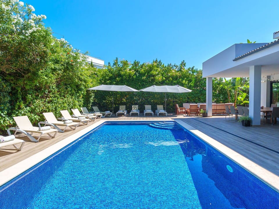 Water, Plant, Property, Sky, Swimming Pool, Azure, Shade, Outdoor Furniture, Leisure, Chair