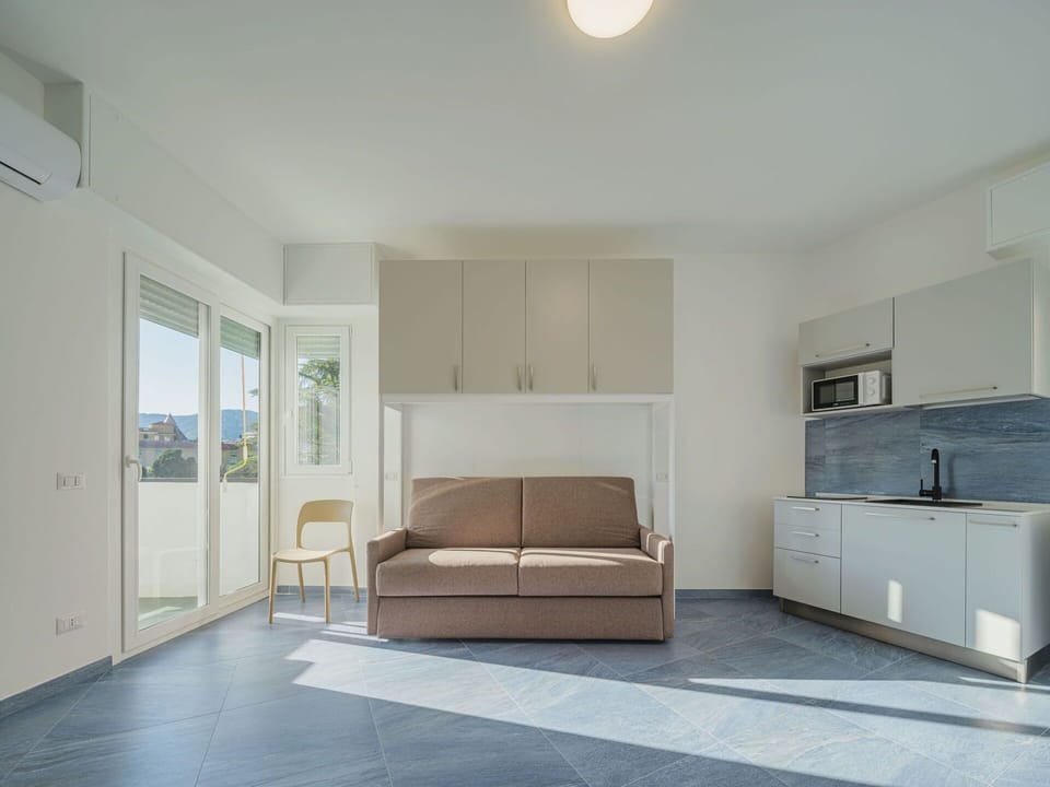 Property, Furniture, Cabinetry, Building, Wood, Comfort, Interior Design, Flooring, Shade, House