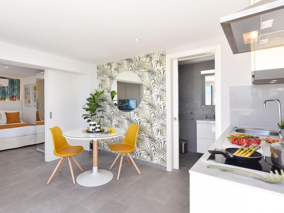 Sky, Property, Furniture, Building, Table, Interior Design, Shade, Plant, Leisure, Condominium