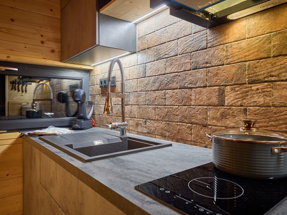 Countertop, Furniture, Property, Cabinetry, Tap, Wood, Tableware, Interior Design, Kitchen Sink, Architecture