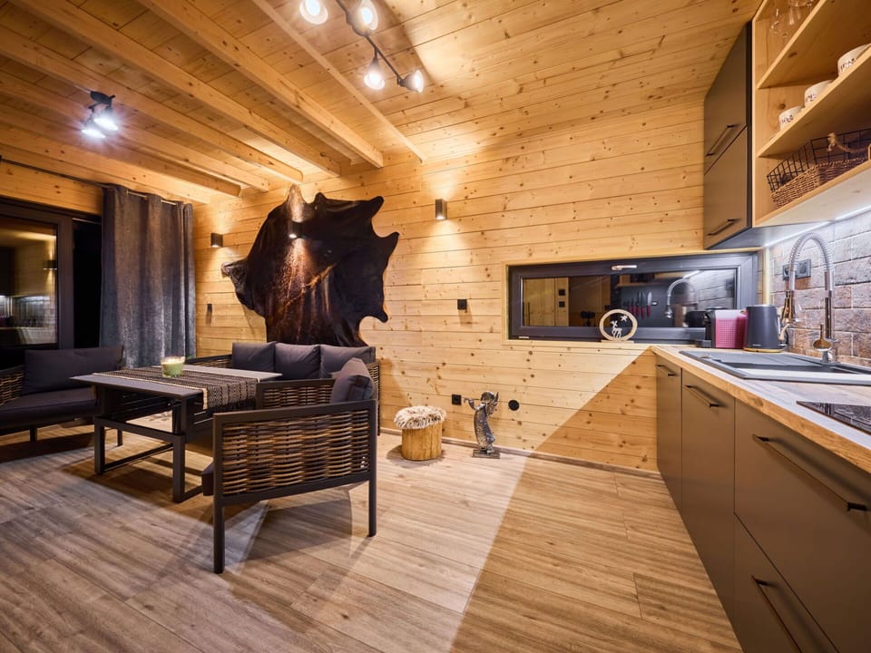 Furniture, Property, Cabinetry, Countertop, Wood, Lighting, Interior Design, Table, Building, Flooring