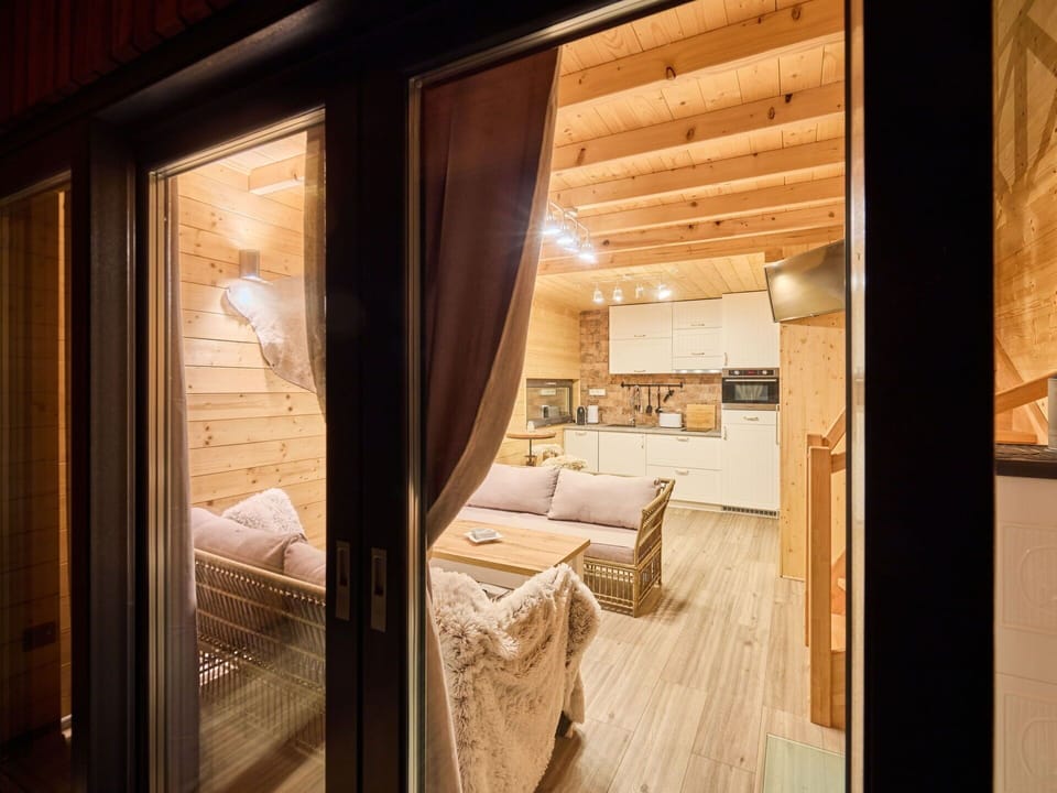Door, Wood, Window, Interior Design, Floor, Plant, Hardwood, Building, Comfort