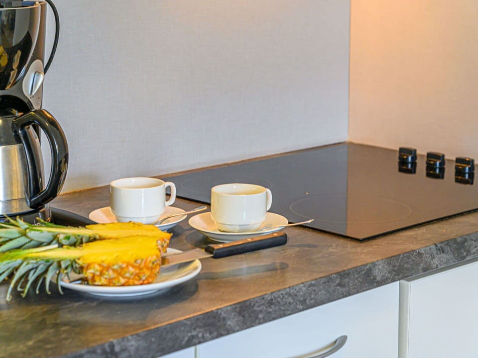 Tableware, Dishware, Food, Drinkware, Cup, Coffee Cup, Table, Serveware, Plate