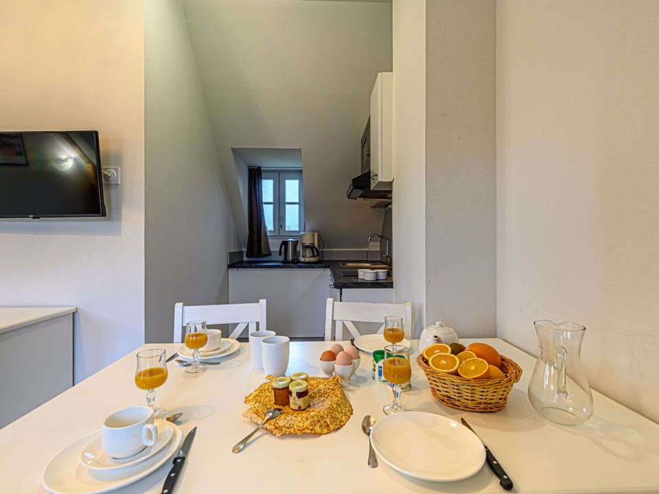 Tableware, Table, Property, Furniture, Dishware, Plate, Orange, Food, Interior Design