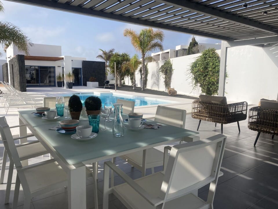 Table, Furniture, Property, Plant, Building, Window, Chair, Sky, Azure, Interior Design