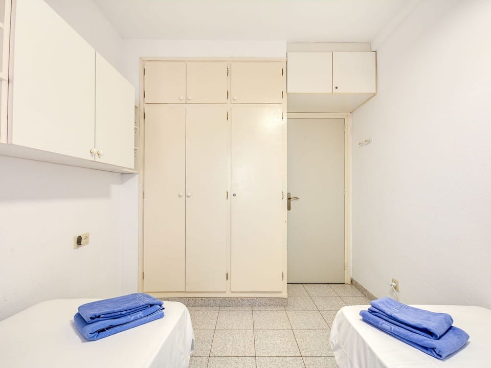 Wall, Flooring, Floor, Interior Design, Apartment, Room, Furniture, Door, Ceiling, Bed