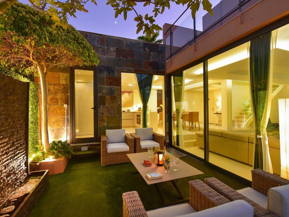 Plant, Property, Building, Window, Interior Design, Architecture, Sky, Shade, Tree, Condominium