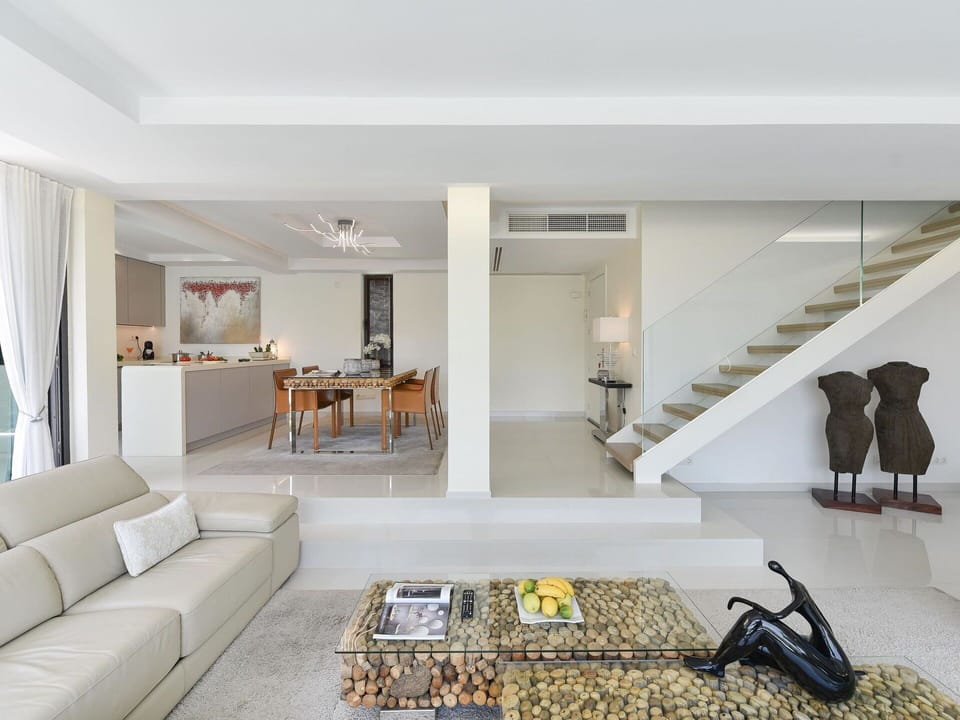 Couch, Interior Design, Table, Flooring, Building, Picture Frame, Floor, Wood, Comfort, Hall