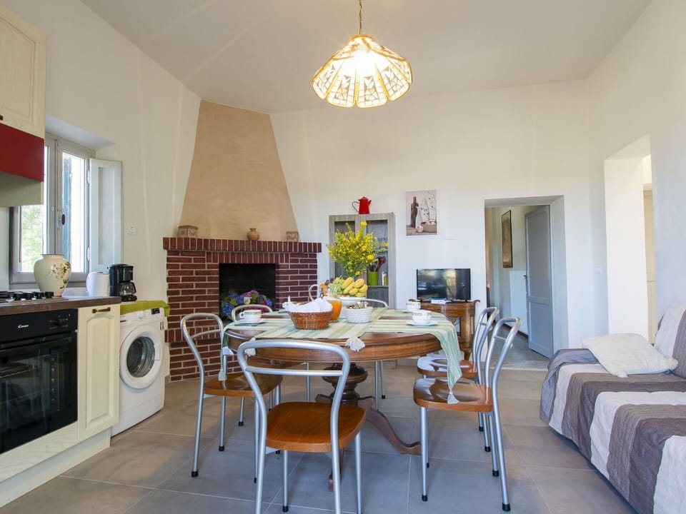 Water, Building, Property, Sky, Plant, Tree, Window, Leisure, Urban Design, Swimming Pool