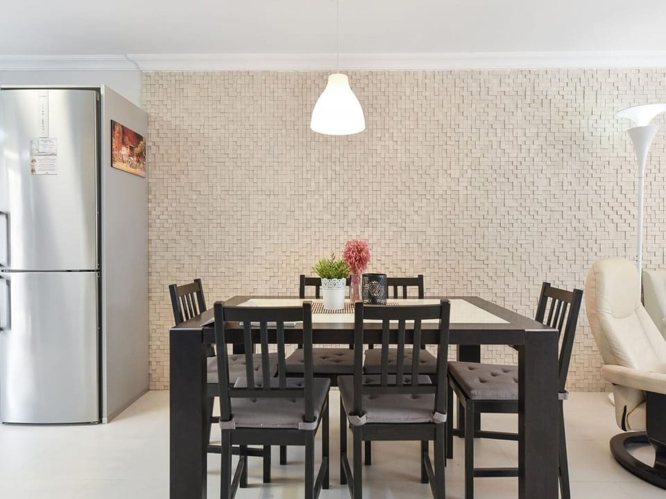 Table, Furniture, Chair, Plant, Building, Wood, Houseplant, Lighting, Interior Design, Cabinetry