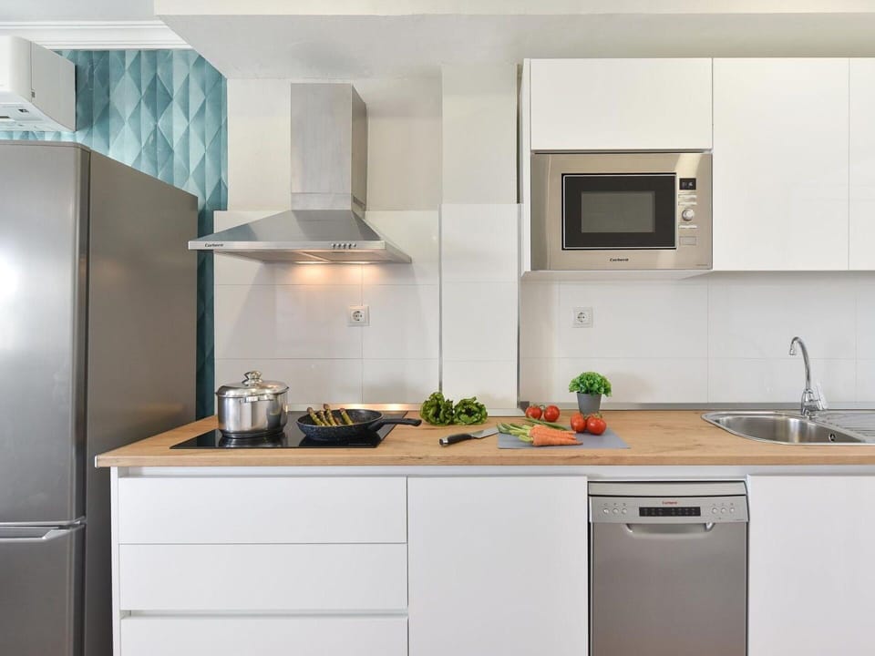 Cabinetry, Countertop, Kitchen Sink, Property, Sink, Building, Kitchen Stove, Kitchen, Kitchen Appliance, Wood