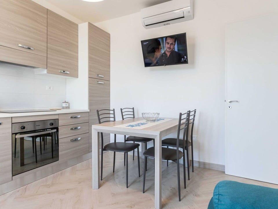 Table, Furniture, Cabinetry, Chair, Building, Wood, Lighting, Interior Design, Kitchen & Dining Room Table, Countertop