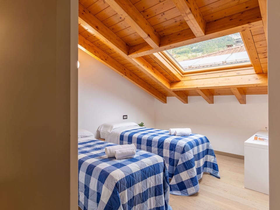 Property, Window, Comfort, Wood, Interior Design, Shade, Building, Flooring, Floor, Wood Stain