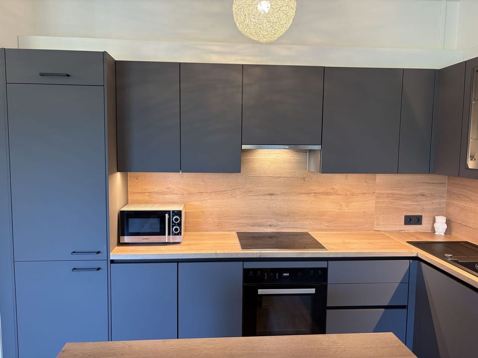 Kitchen Appliance, Kitchen, Cabinetry, Flooring, Major Appliance, Countertop, Wood, Furniture, Interior Design, Home Appliance