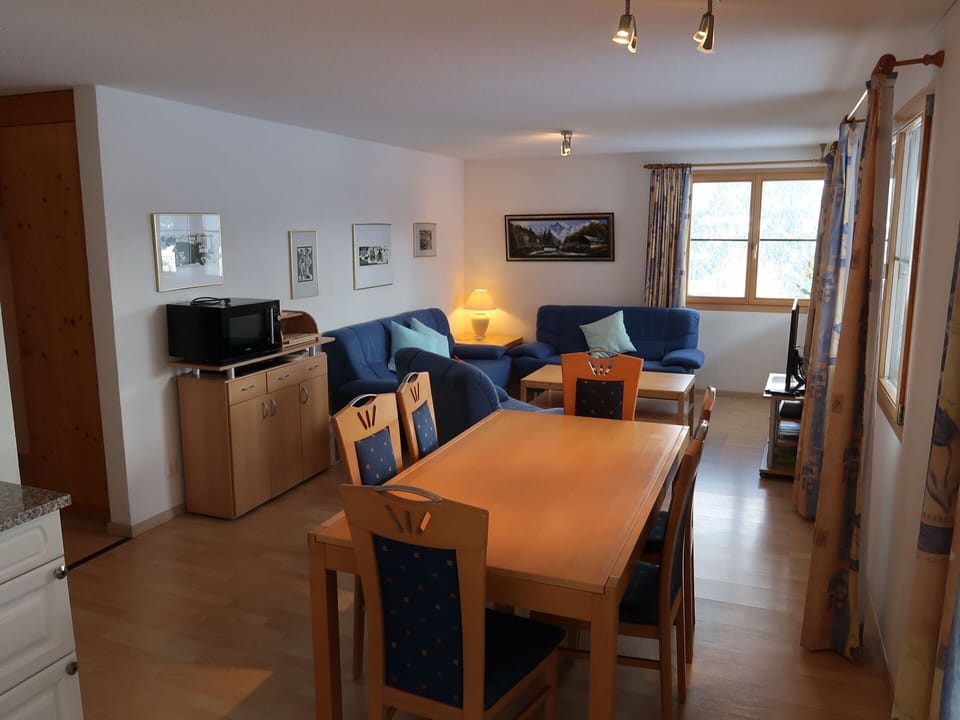 Table, Furniture, Couch, Chair, Wood, Window, Cabinetry, Interior Design, Houseplant, Kitchen & Dining Room Table