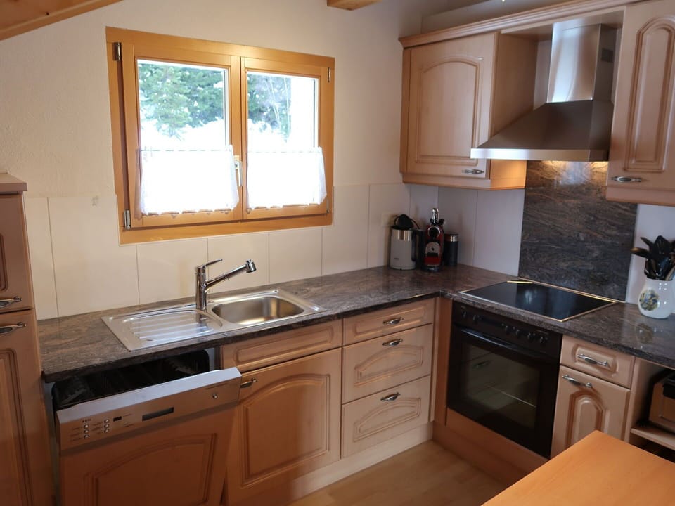 Brown, Countertop, Cabinetry, Kitchen Sink, Tap, Sink, Property, Furniture, White, Building
