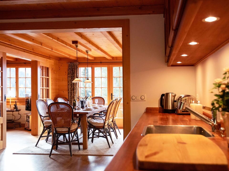 Table, Furniture, Property, Chair, Window, Wood, Lighting, Interior Design, Hardwood, Real Estate