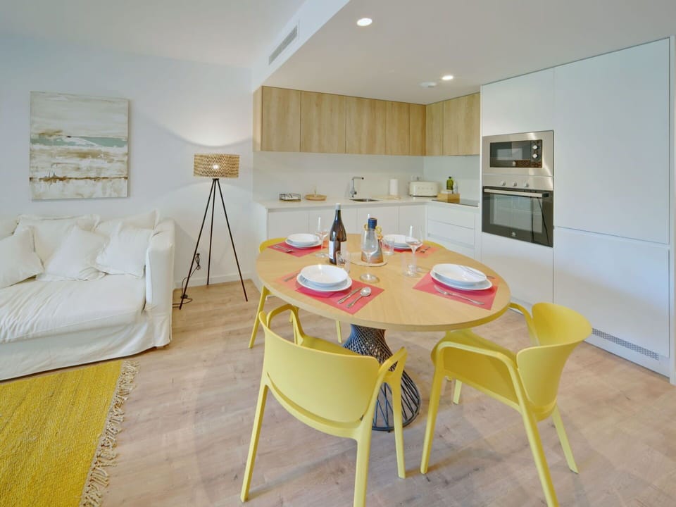 Building, Water, Sky, Daytime, Property, Plant, Blue, Azure, Window, Architecture