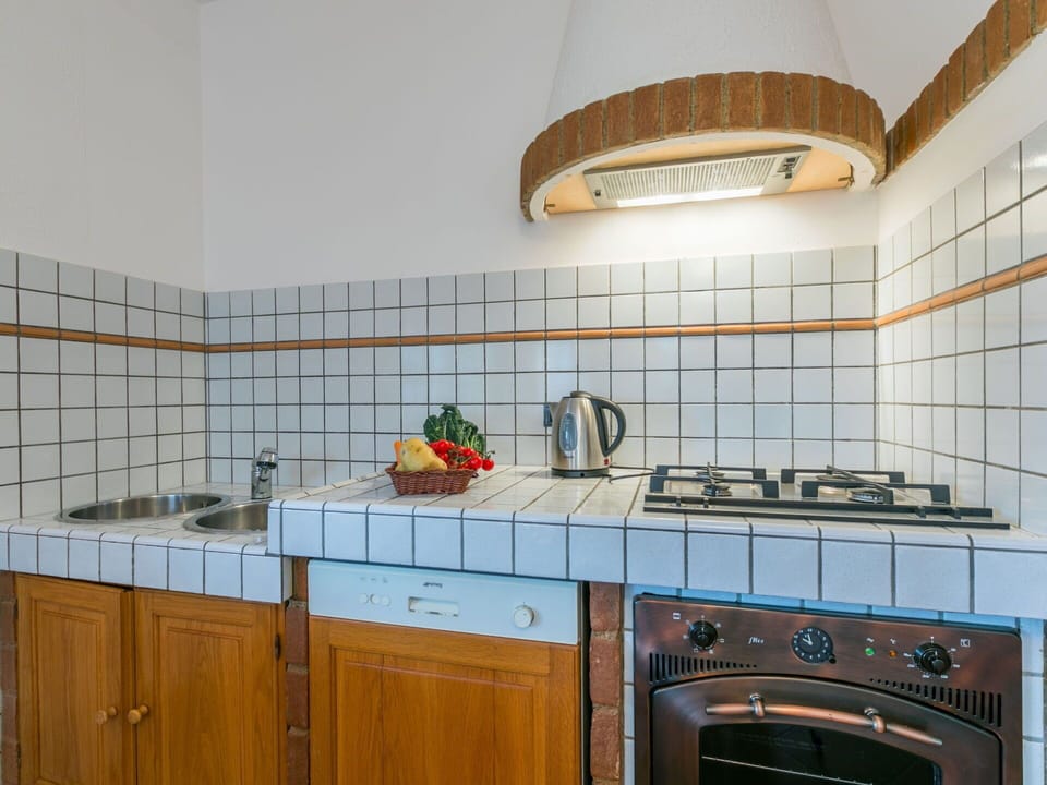 Countertop, Cabinetry, Tap, Plumbing Fixture, Sink, Kitchen Sink, Property, Kitchen, Lighting, Interior Design