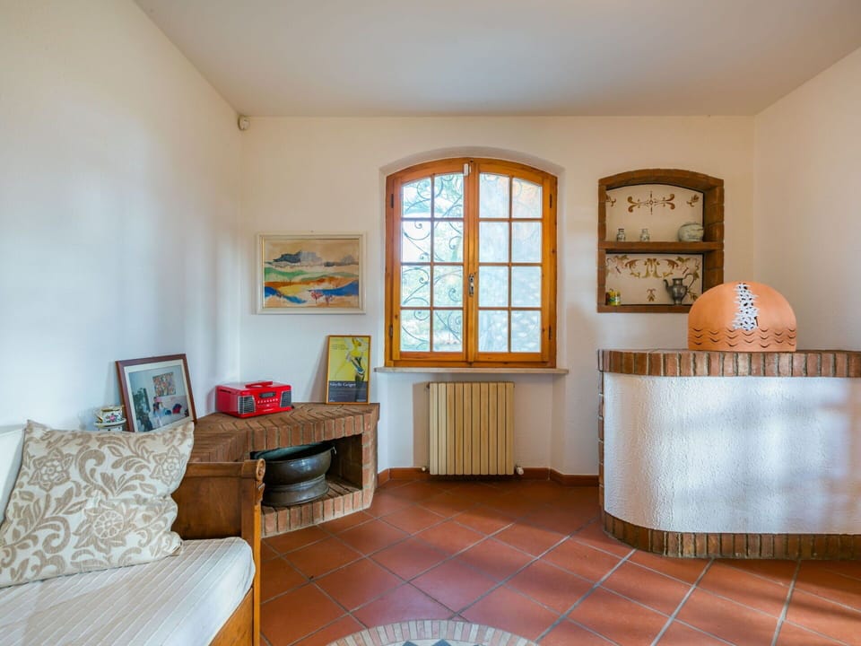 Furniture, Property, Window, Building, Table, Wood, Cabinetry, Interior Design, Architecture, Floor