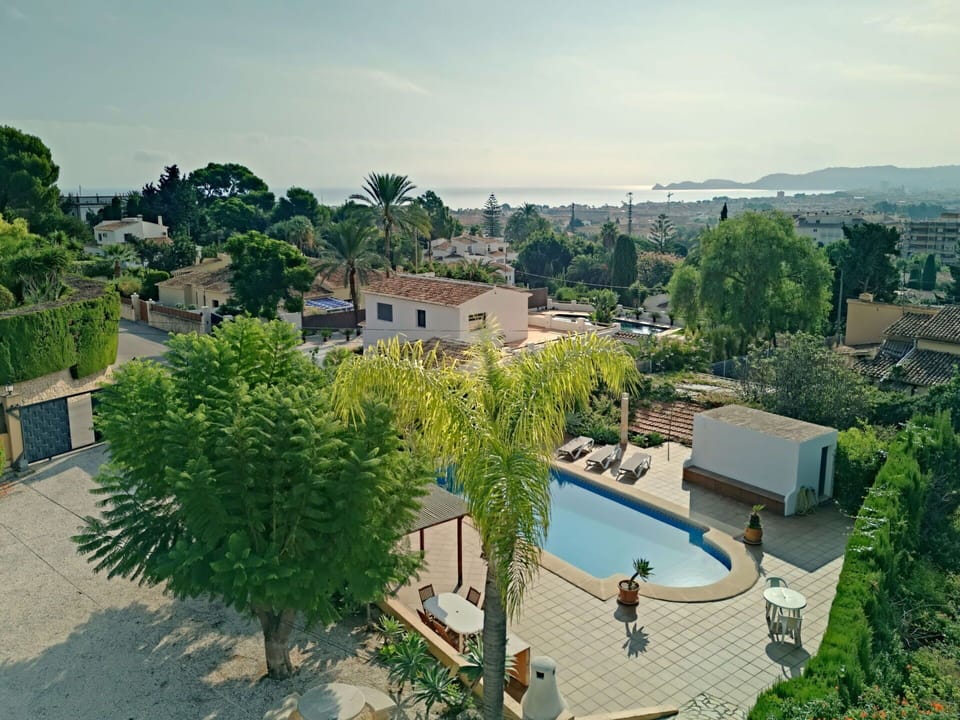 Sky, Cloud, Plant, Building, Tree, Vegetation, Urban Design, Residential Area, Swimming Pool, Real Estate
