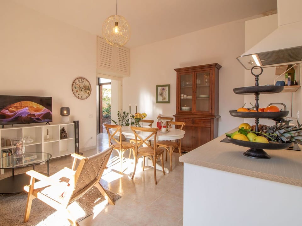 Plant, Building, Sky, Cloud, Window, House, Tree, Door, Land Lot, Shade