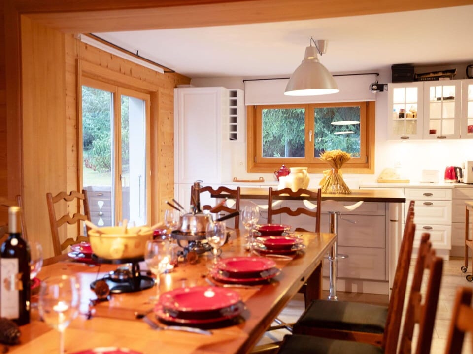 Cloud, Sky, Tableware, Table, Property, Furniture, Mountain, Food, Dishware, Drinkware