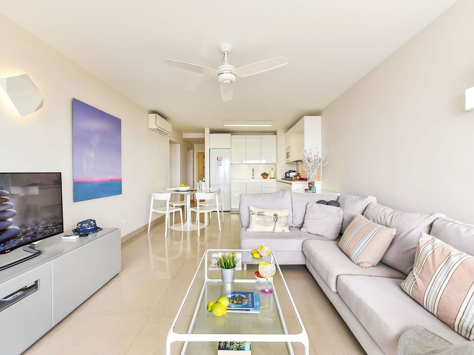 Flooring, Interior Design, Apartment, Couch, Furniture, Floor, Living Room, Ceiling, Home, Room
