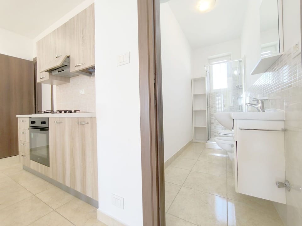 Flooring, Floor, Interior Design, Wood, Ceiling, Room, Apartment, Door, Countertop, Cabinetry