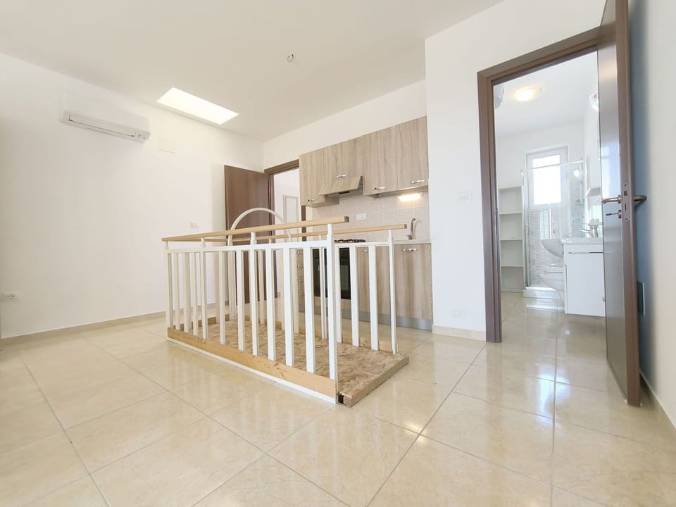 Flooring, Interior Design, Floor, Wall, Wood, Ceiling, Apartment, Wood Flooring, Home, Lighting