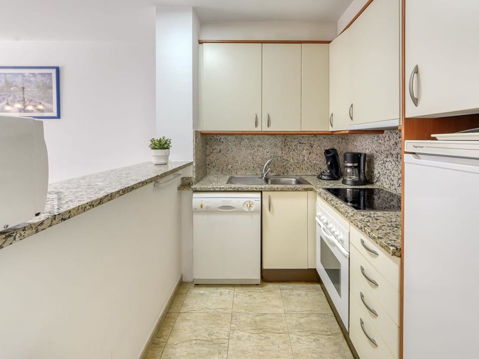 Cabinetry, Kitchen Sink, Property, Sink, Countertop, Building, Picture Frame, Kitchen Stove, Kitchen, Tap