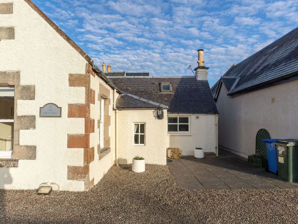 Building, Cloud, Sky, Property, Window, Plant, House, Land Lot, Road Surface, Grass
