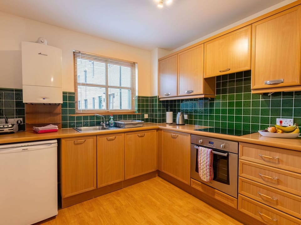 Countertop, Cabinetry, Kitchen Sink, Sink, Property, Tap, Kitchen Appliance, Kitchen, Kitchen Stove, Wood